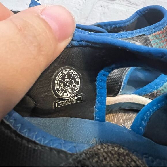 Keen Stingray Sandals size 4 - Picture 4 of 5